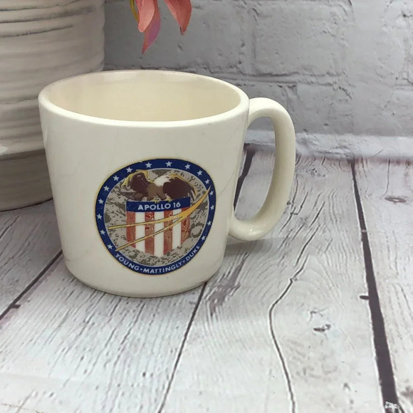 vintage NASA apollo 16 Mug Young mattingly duke - Picture 2 of 4